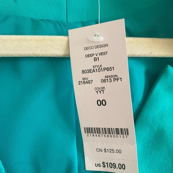 SOLD NWT- bebe Deep V Vest Sz. 00 - Picture 3 of 4